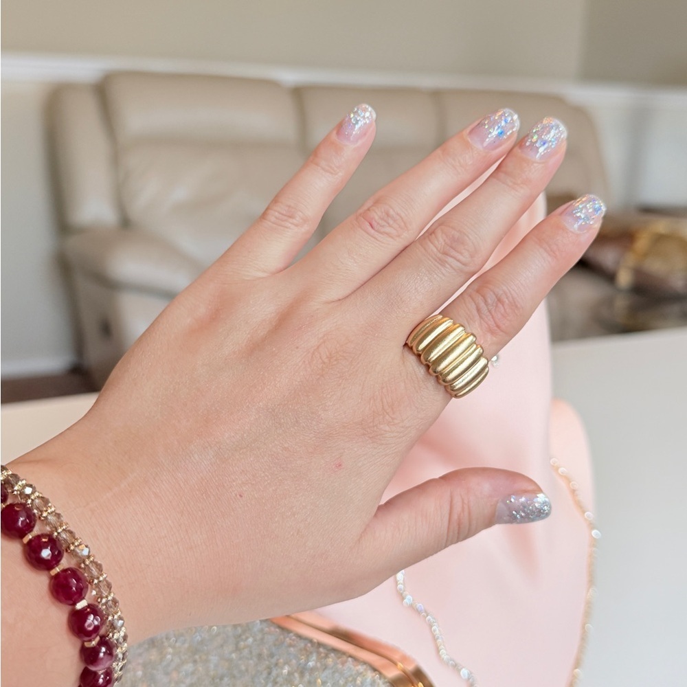 Gold Ribbed Ring - Picture 5 of 9
